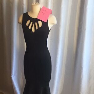 FITTED SLEEVELESS BLACK DRESS W/❤️ CUTOUT RFLD SKR